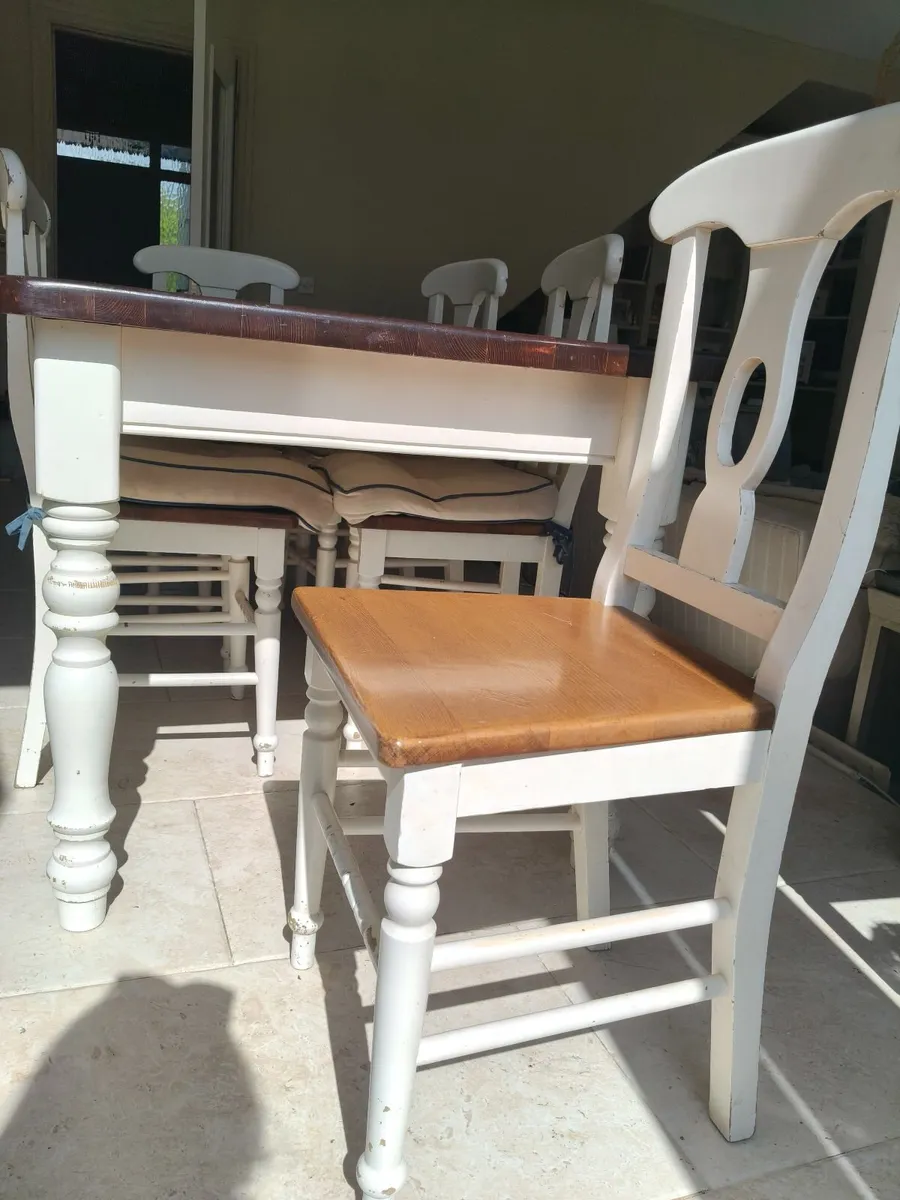 Table & chairs - Image 2