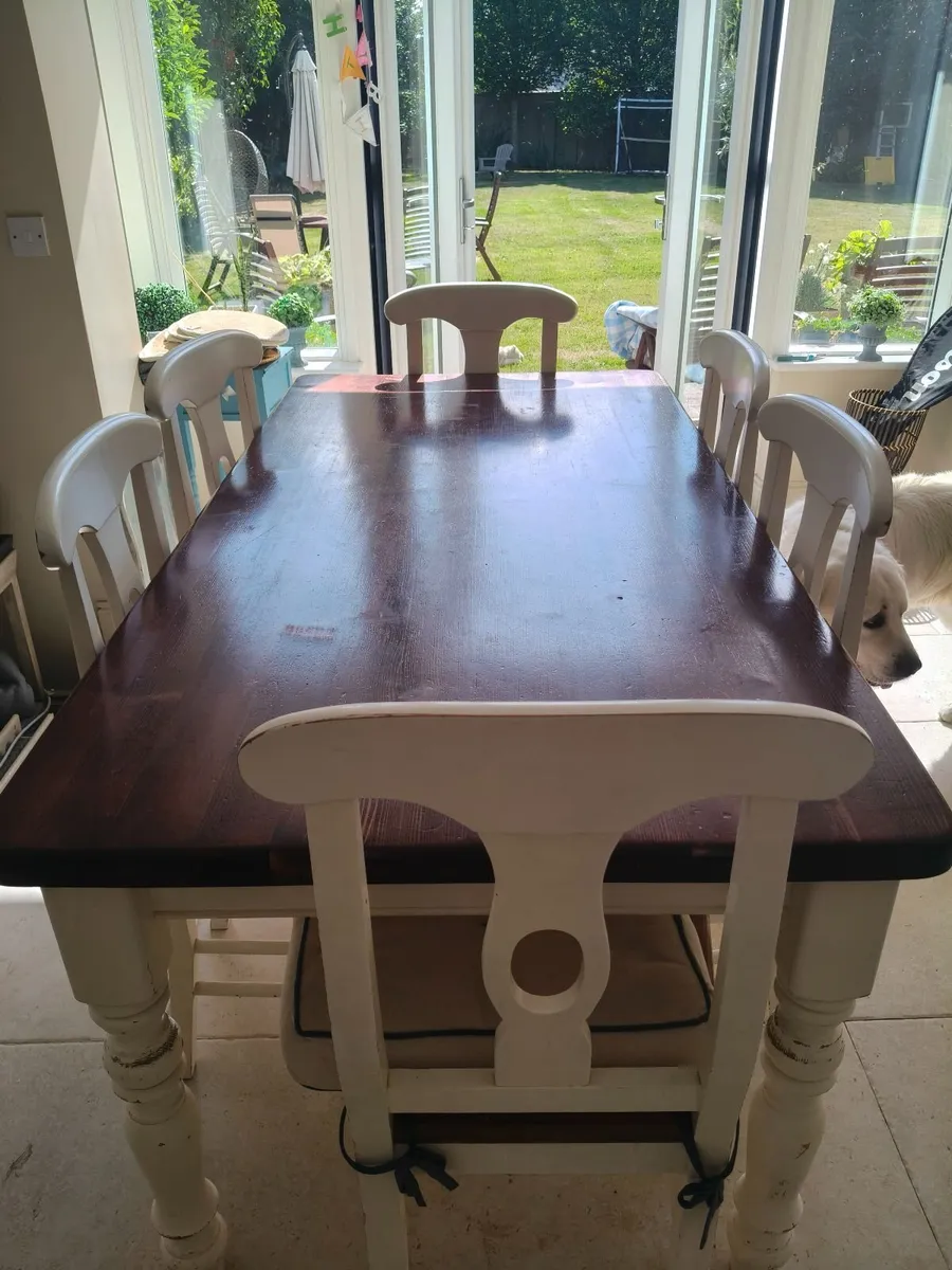 Table & chairs - Image 1