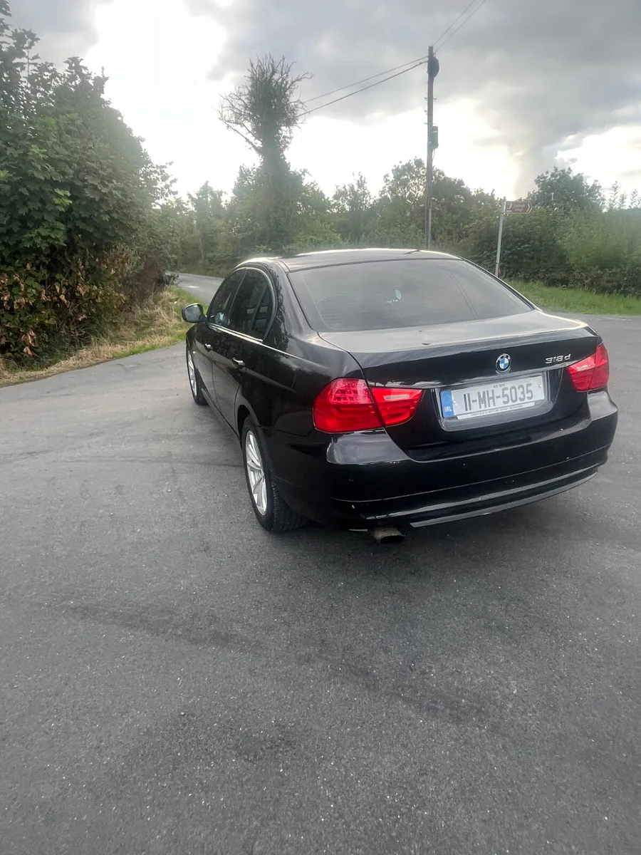 2011  Bmw  318 Diesel se - Image 4