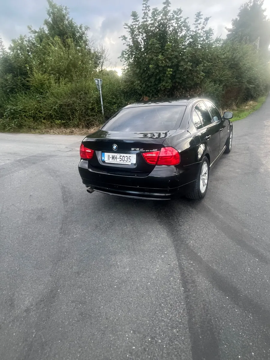 2011  Bmw  318 Diesel se - Image 2