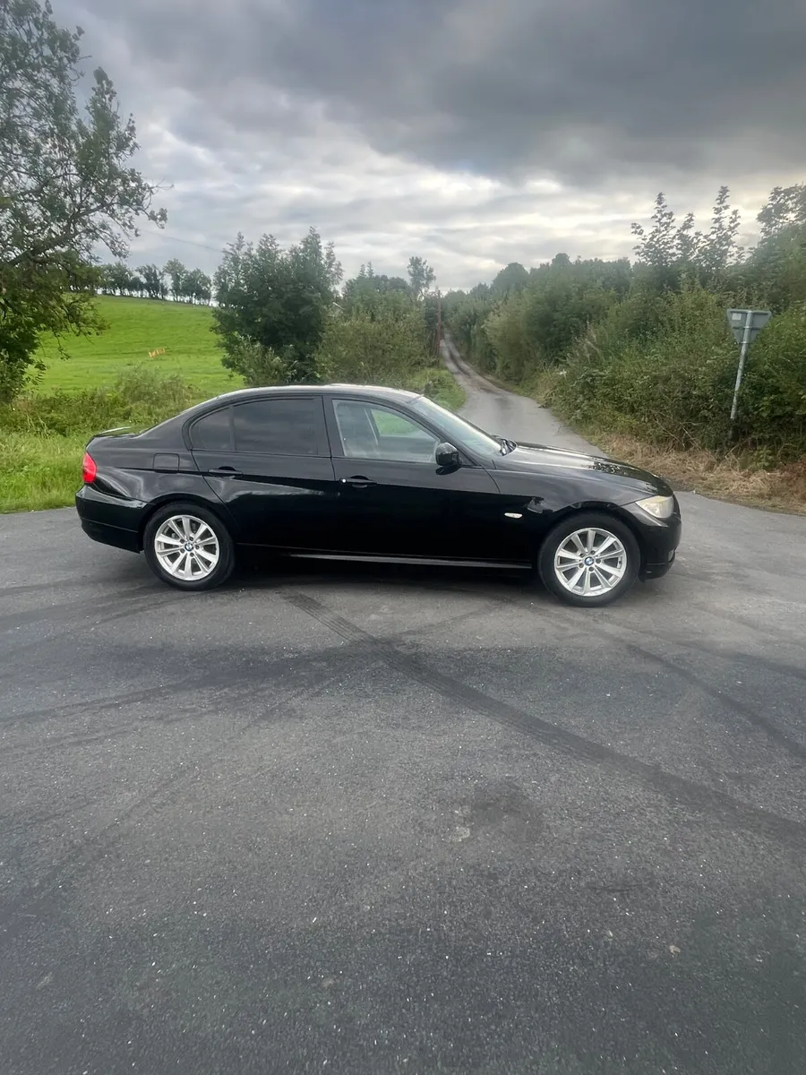 2011  Bmw  318 Diesel se - Image 3