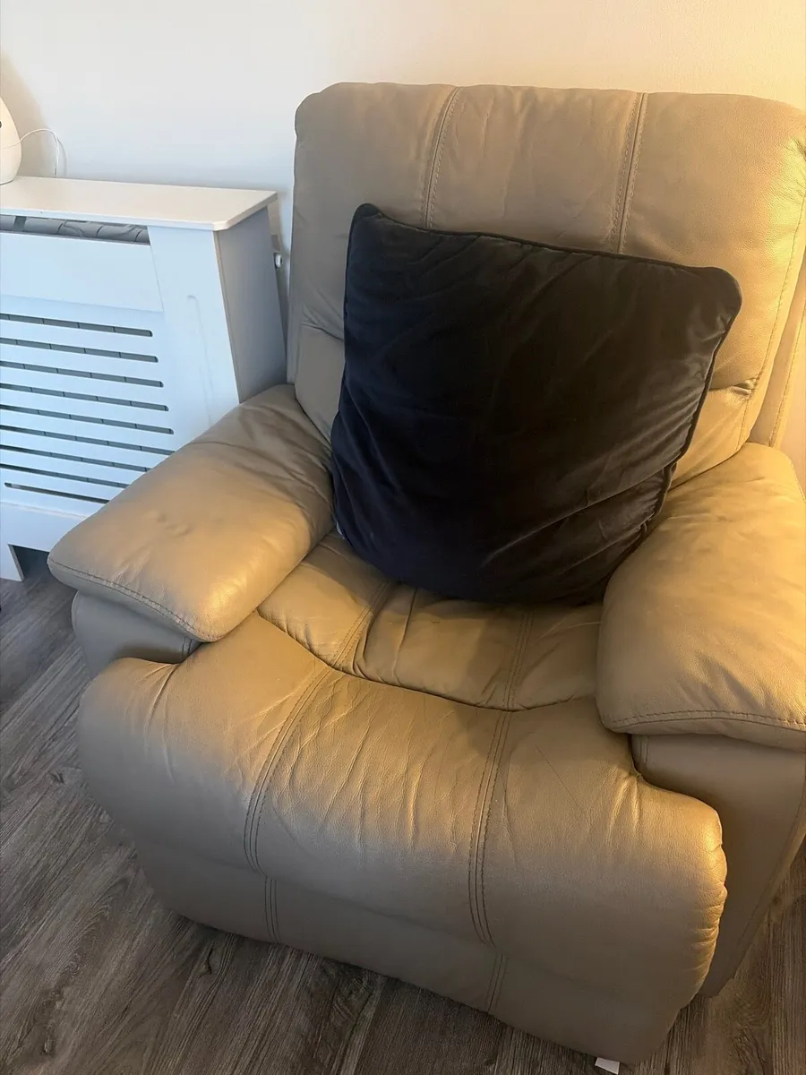 Couches - Image 4