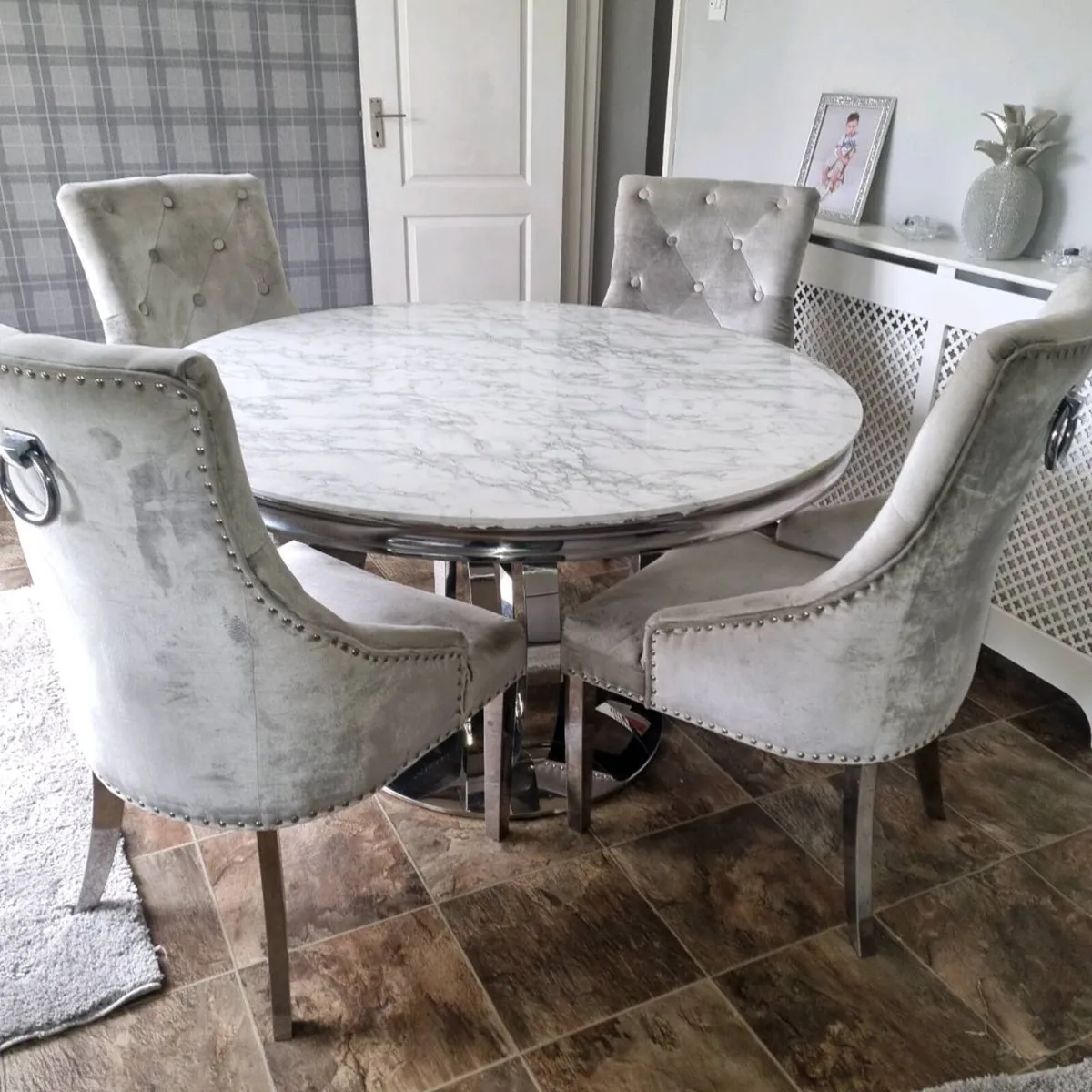 Dining table  4 plush velvet knocker chairs - Image 1
