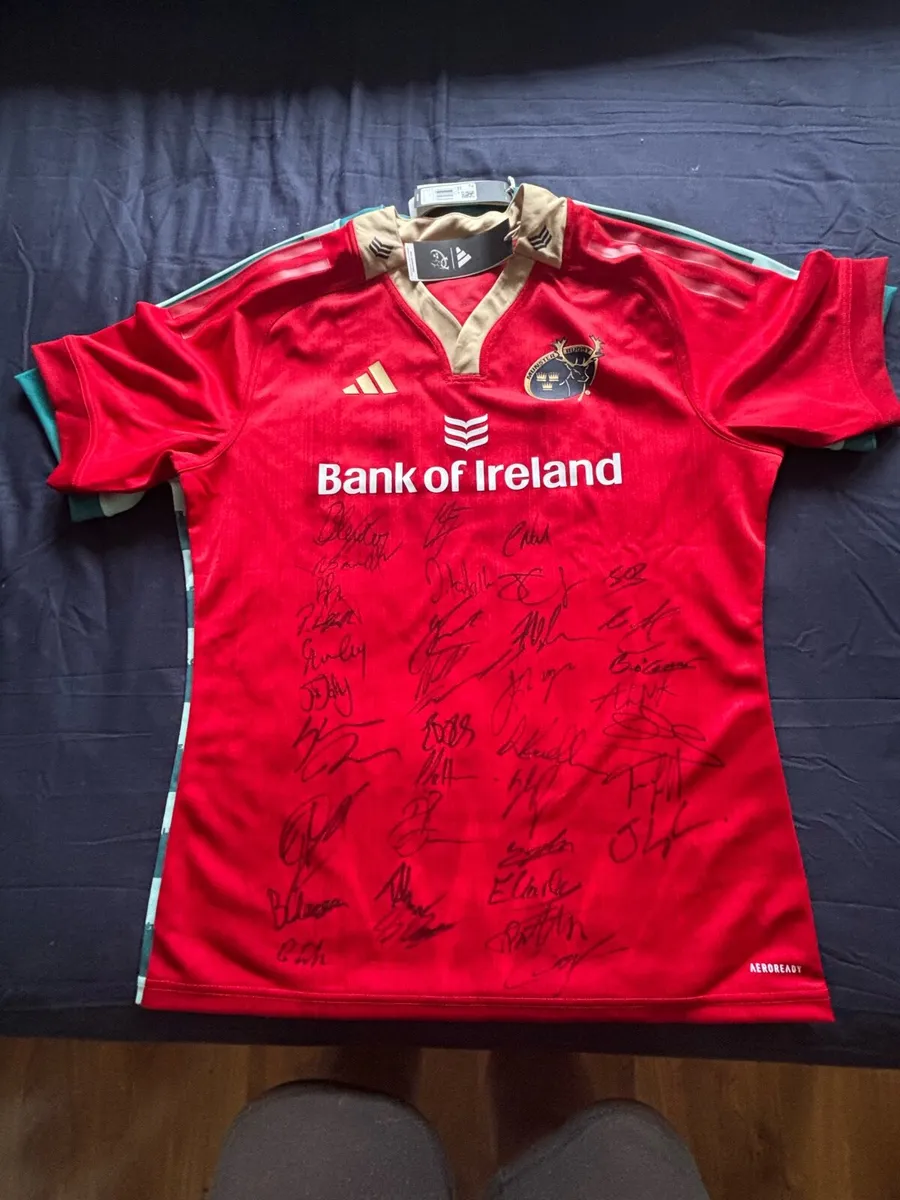 Signed Munster jersey - Image 1