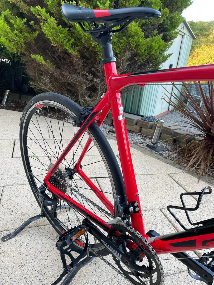 Giant Contend road bike - Image 3