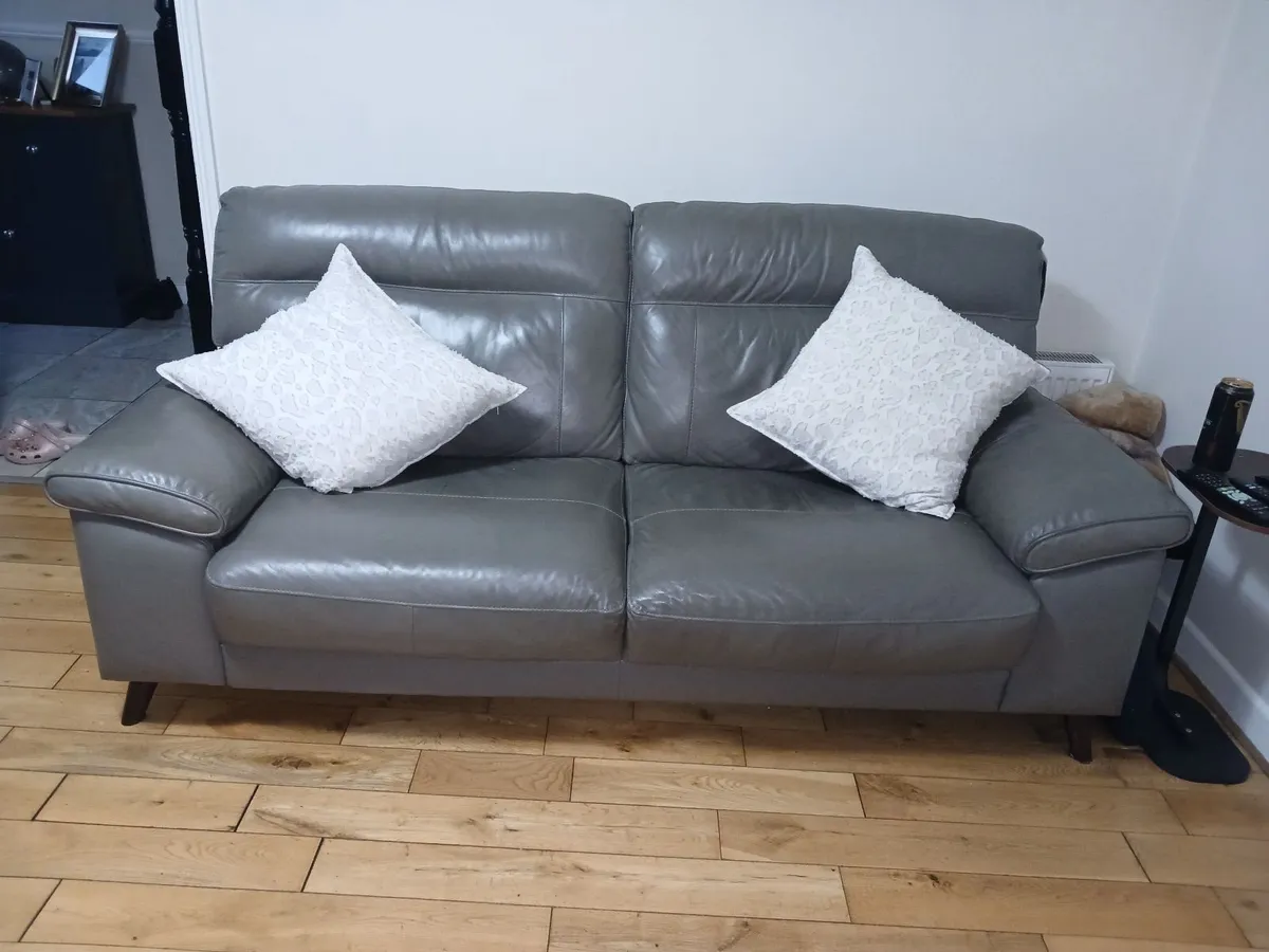 LEATHER  SOFAS  FOR SALE - Image 3