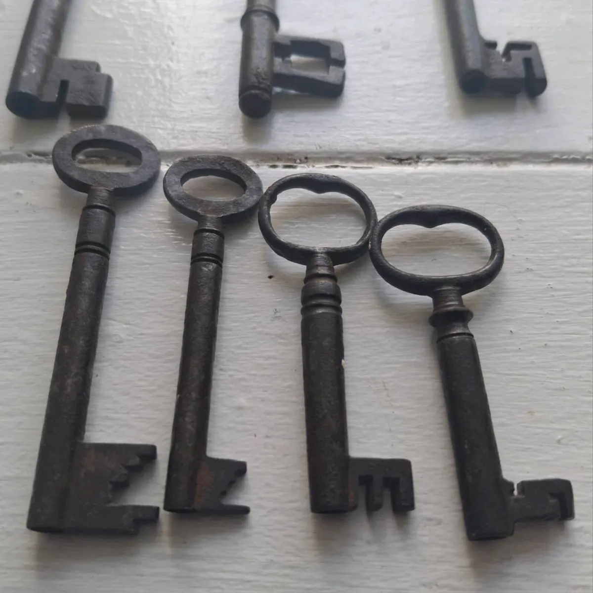 7 Antique Skeleton Keys - Image 3