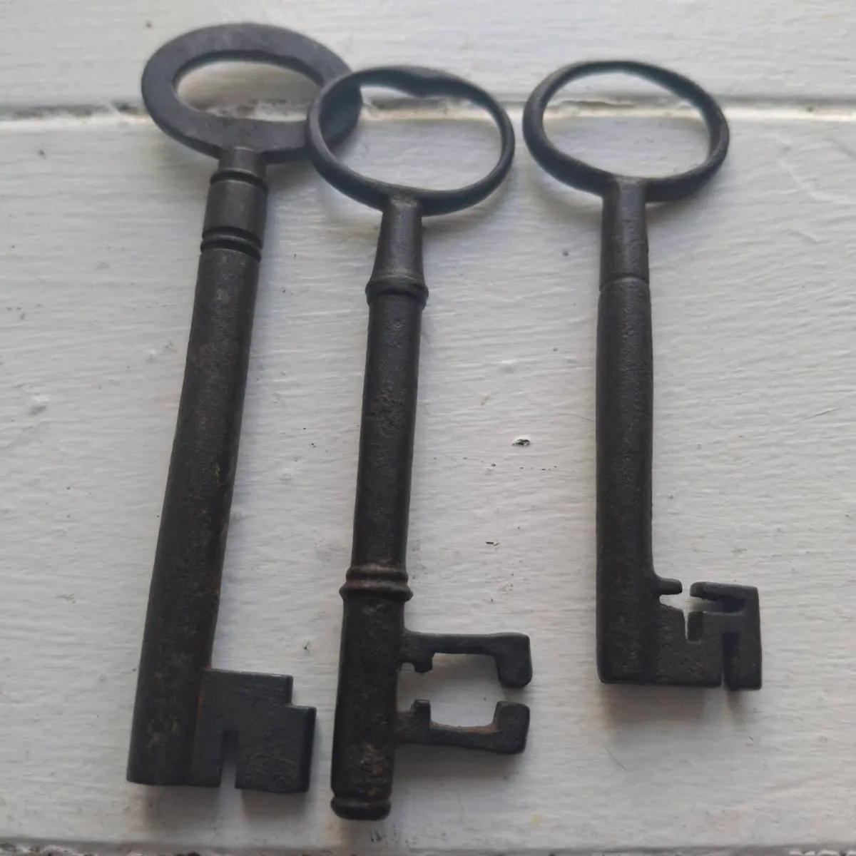 7 Antique Skeleton Keys - Image 4