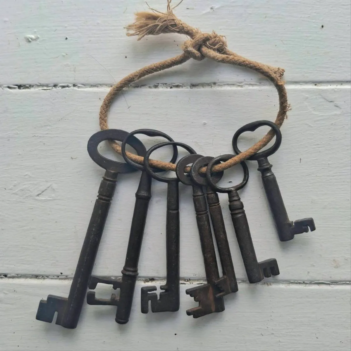 7 Antique Skeleton Keys - Image 1