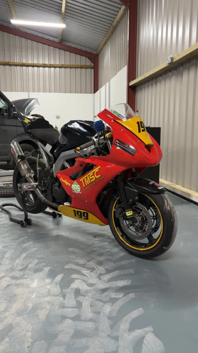 Suzuki sv650 production twin race bike - Image 1