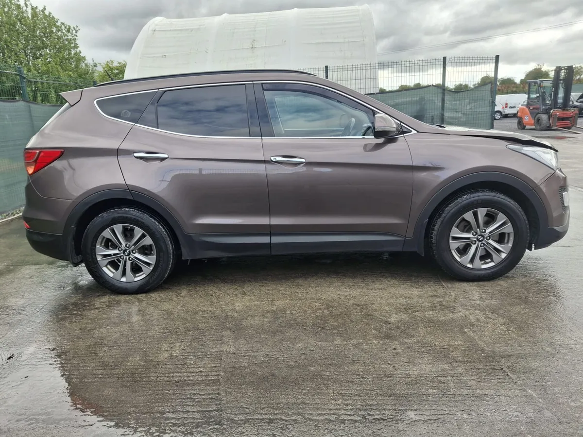 2016 Hyundai Santa Fe 7 seater 4x4 - Image 1