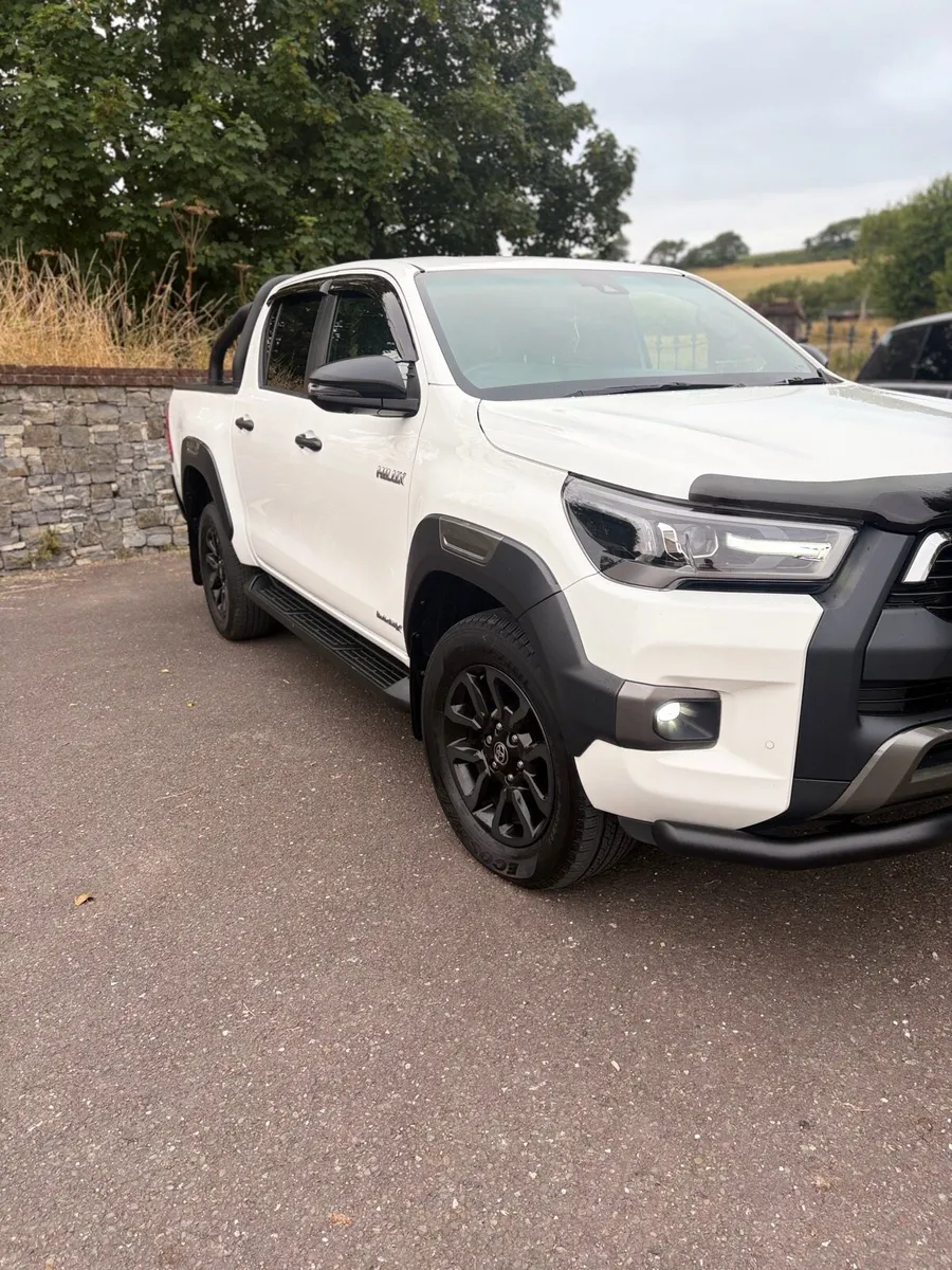 🔥HILUX INVINCIBLE X 2.8 AUTO 🔥 - Image 3