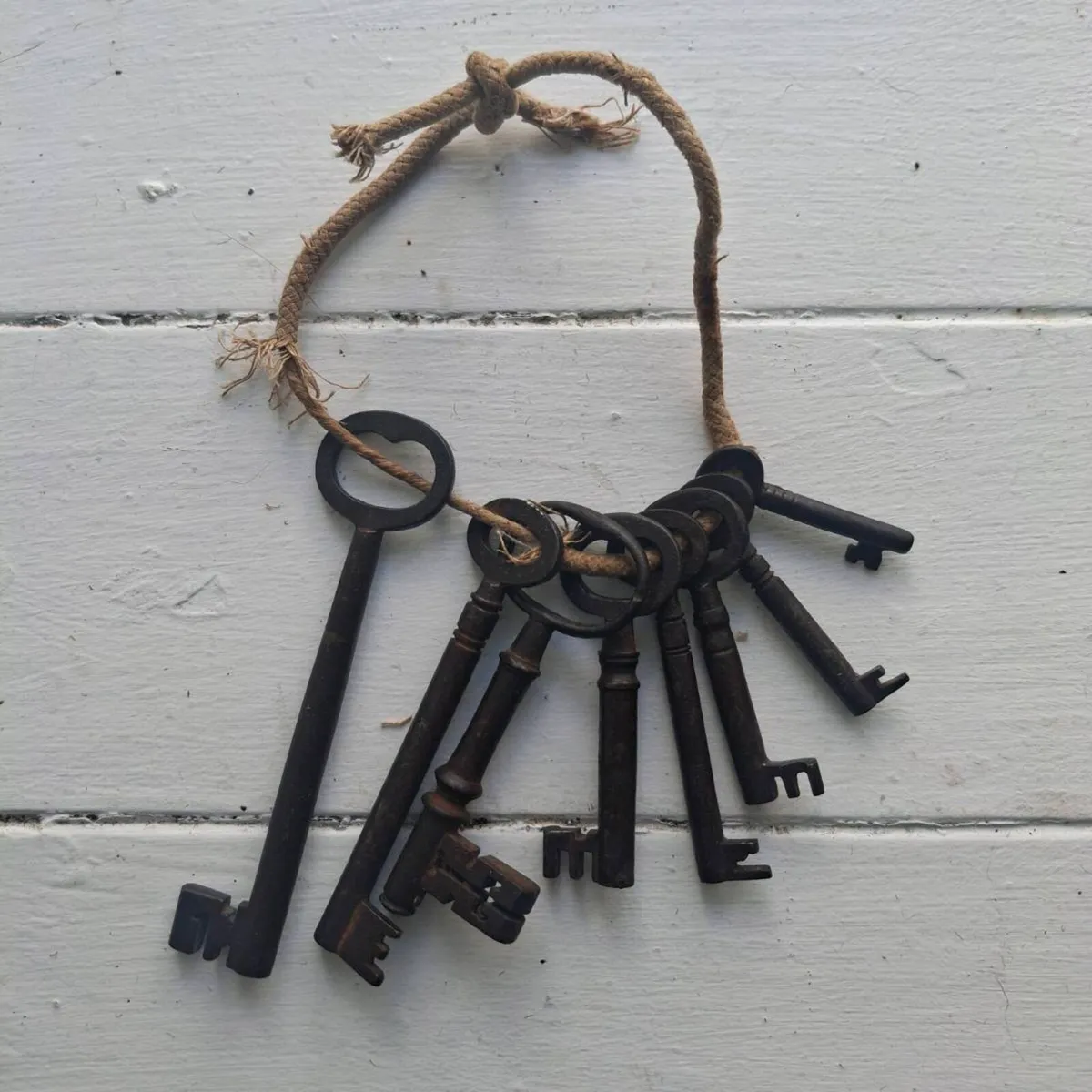 Set of 8 Antique Skeleton Keys - Image 2
