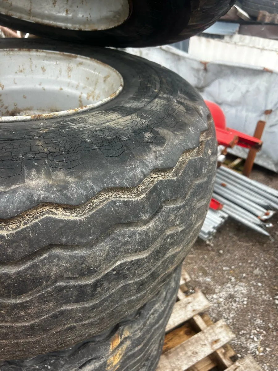 Set of 4 wheels 400/60 - 15.5 - Image 3