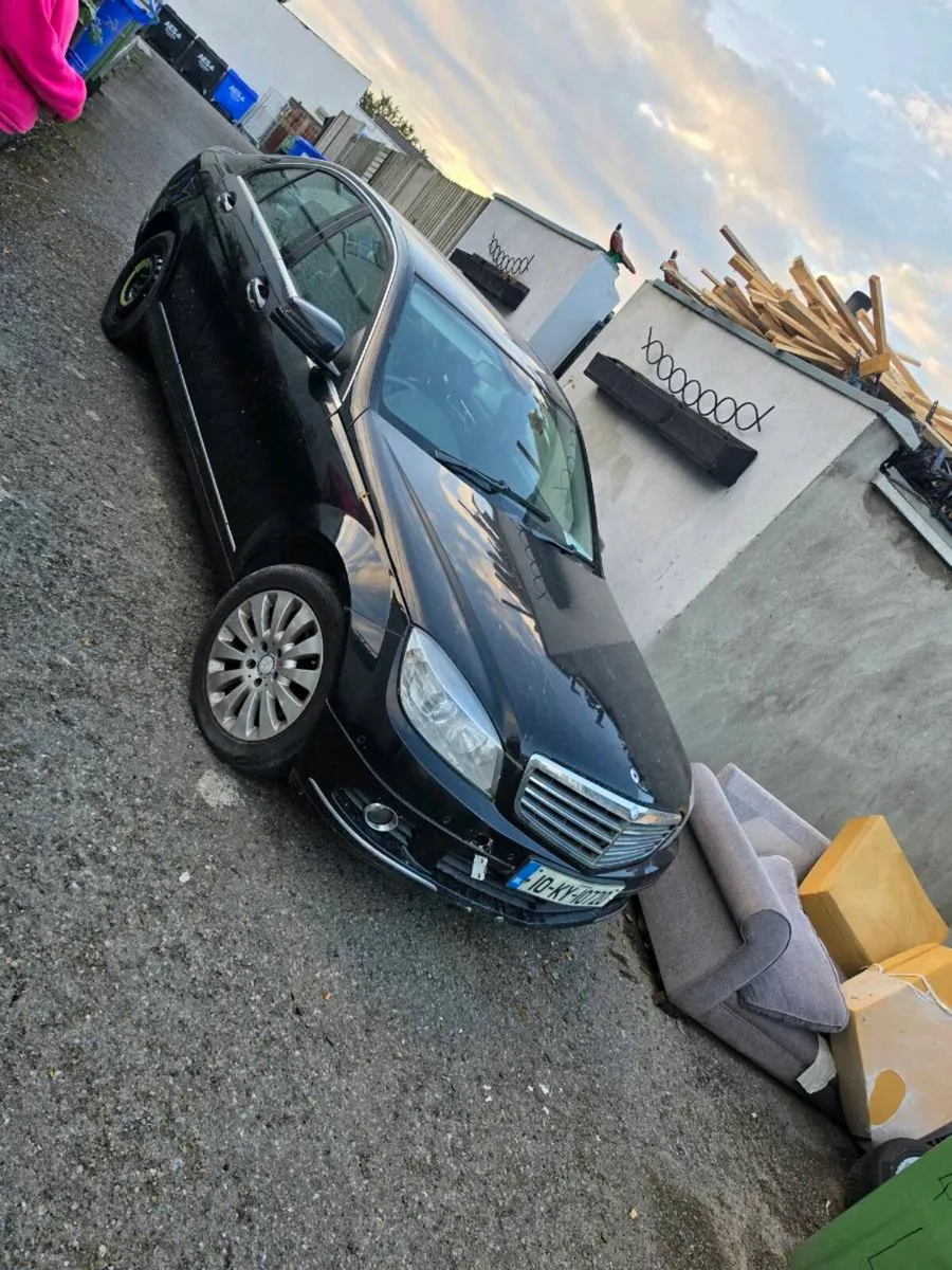 Mercedes 2010 c220 - Image 2
