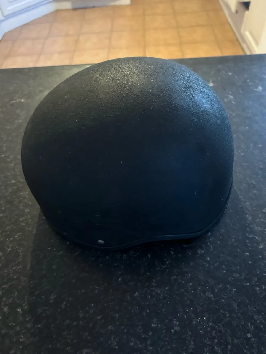 Horse riding helmet - Image 1