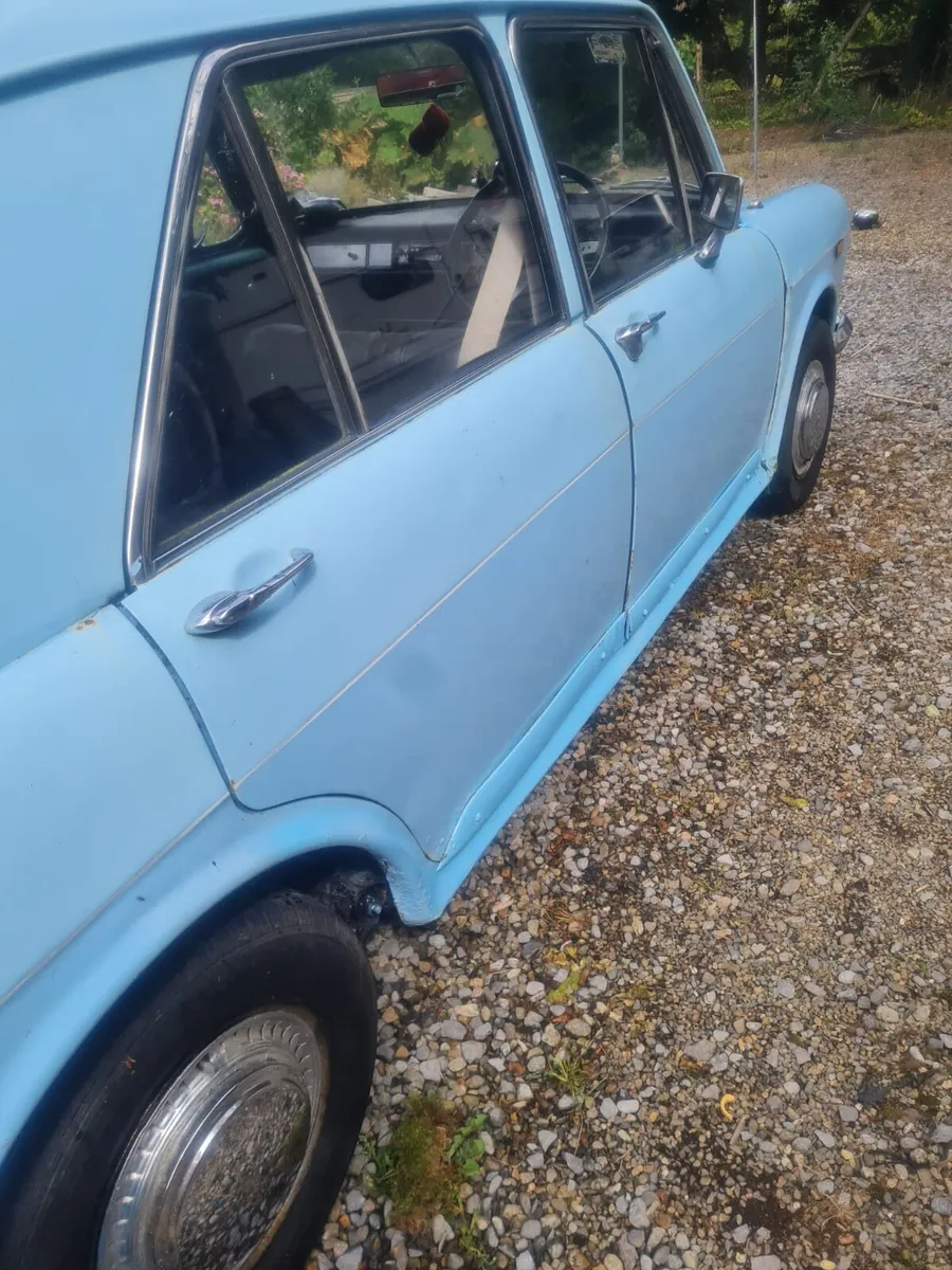 Austin 1300 classic car - Image 2