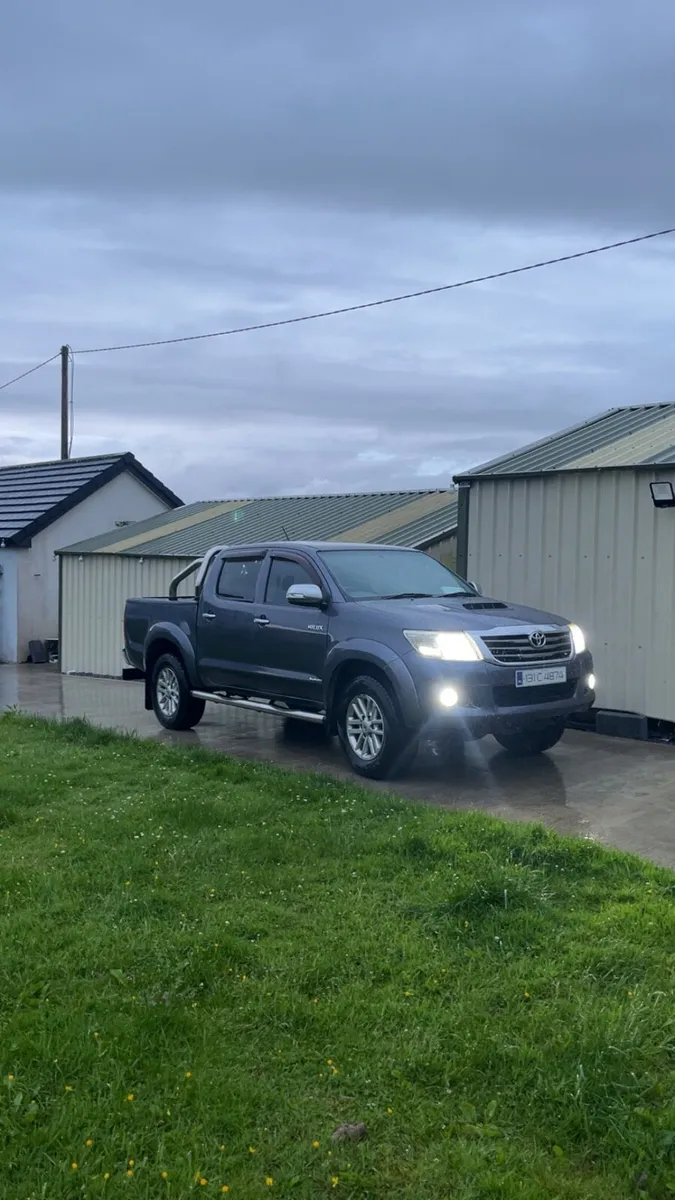 Toyota Hilux - Image 4