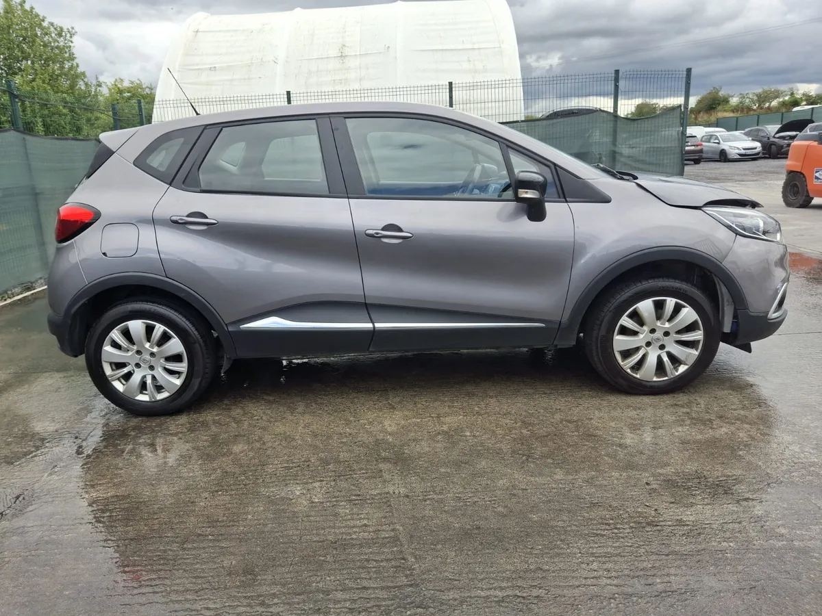 2017 Renault Captur 1.5 Diesel - Image 3