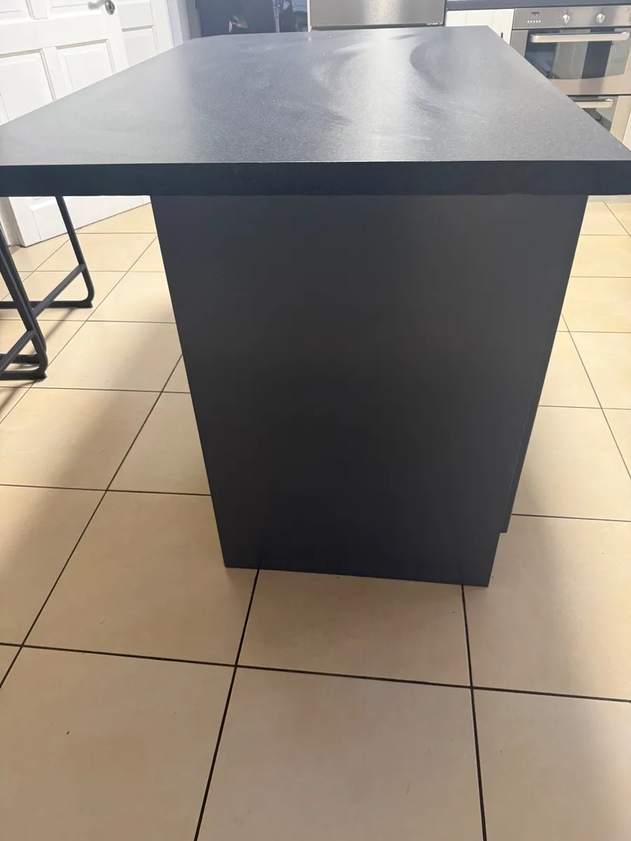 Kitchen island - Image 2