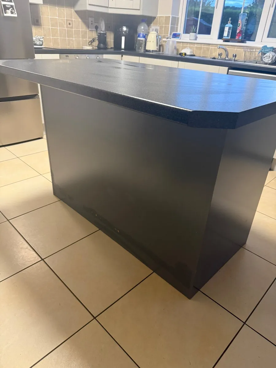Kitchen island - Image 3