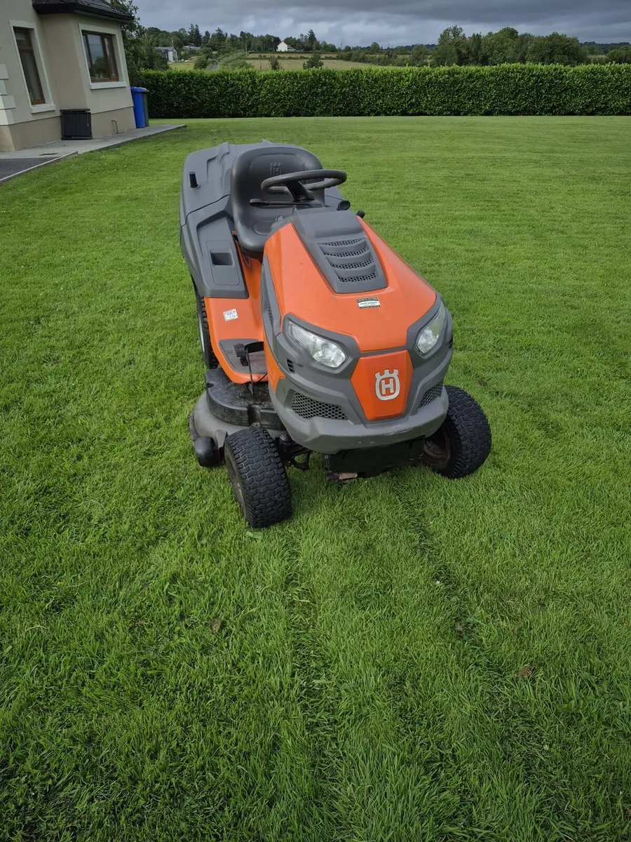 Husqvarna TC 242T Ride on Lawnmower - Image 3