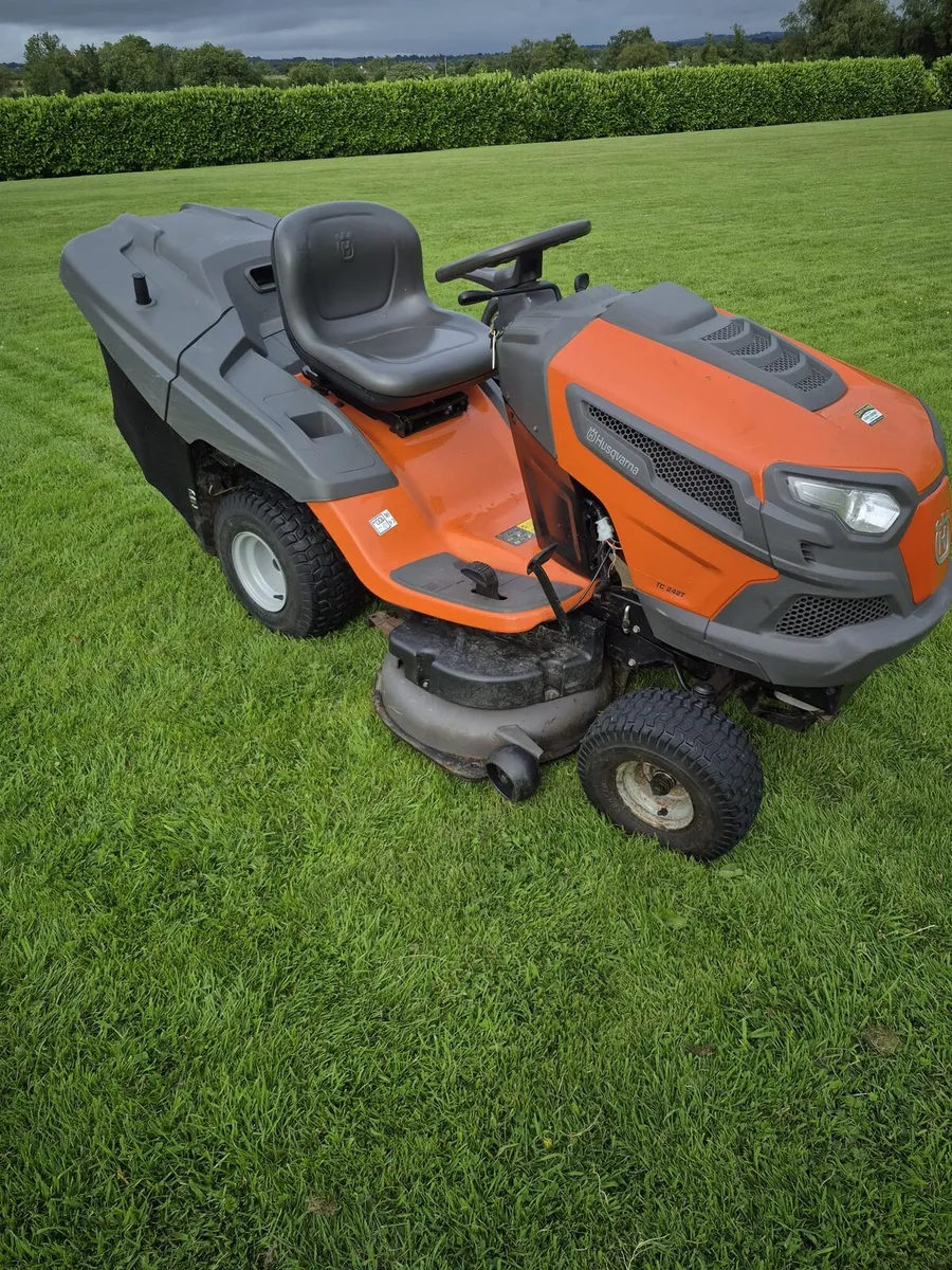 Husqvarna TC 242T Ride on Lawnmower - Image 2
