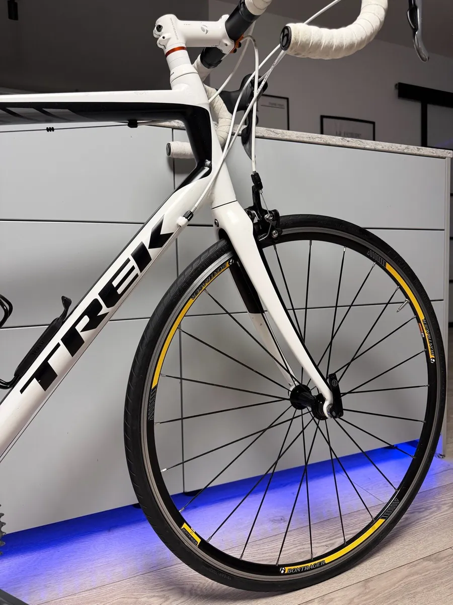 TREK Domane 2.0 Road Bike - Image 3