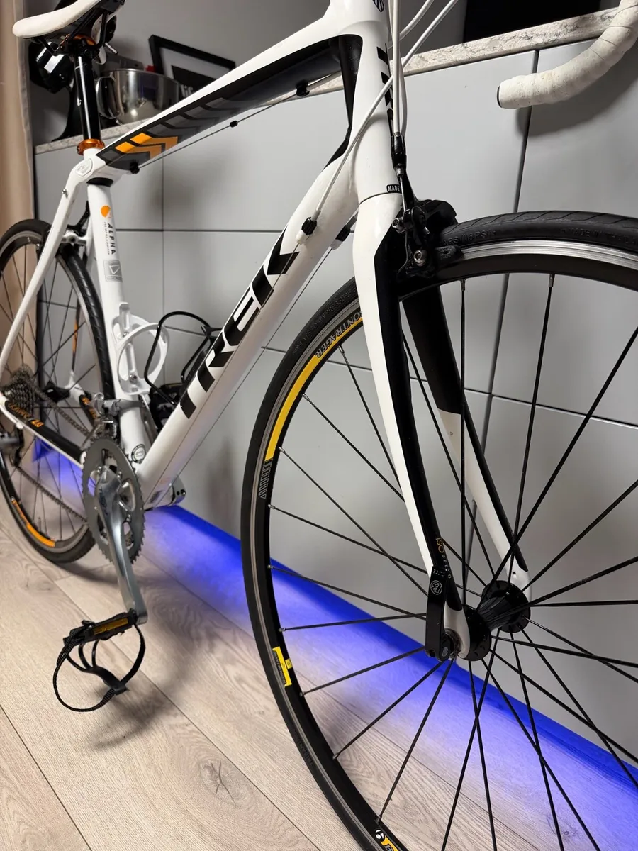TREK Domane 2.0 Road Bike - Image 4