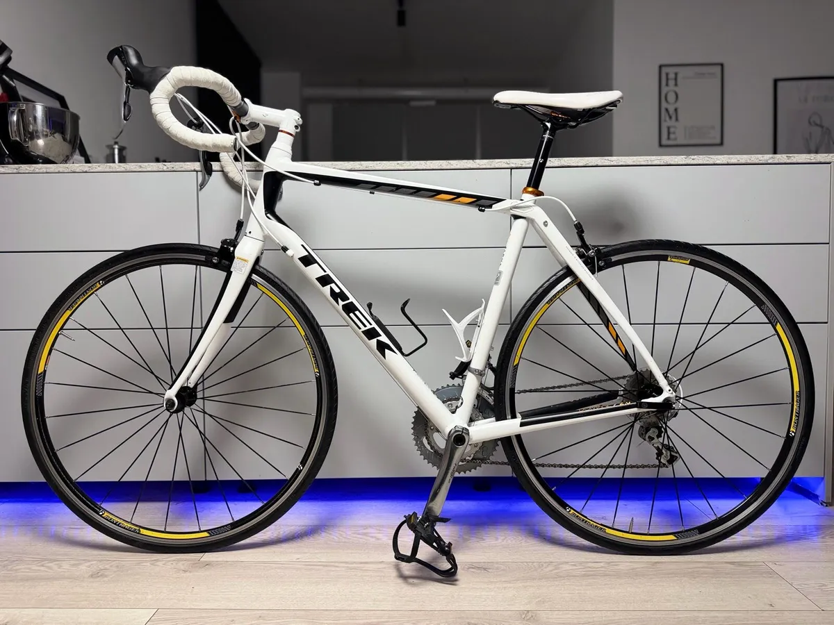 TREK Domane 2.0 Road Bike - Image 2