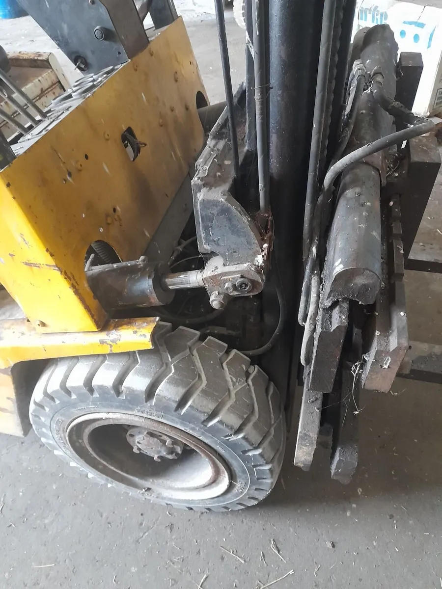 Forklift - Image 2