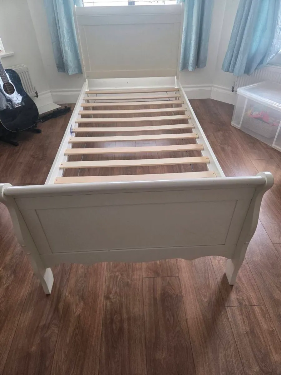 Single bed - Image 2