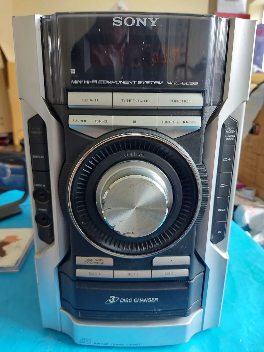 Sony Hifi Stereo System, Model HCD-EC55, 3 CD TRAY - Image 1