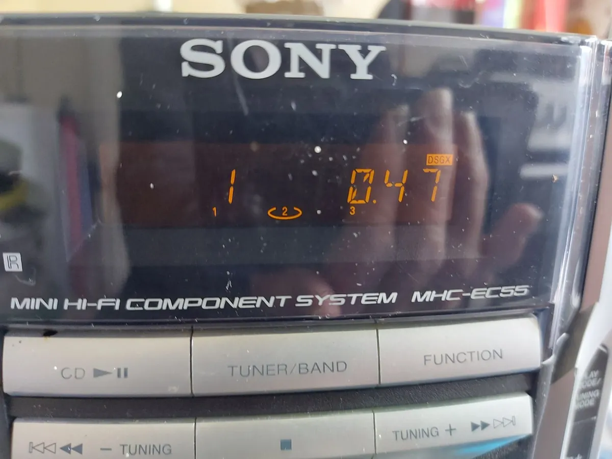 Sony Hifi Stereo System, Model HCD-EC55, 3 CD TRAY - Image 3