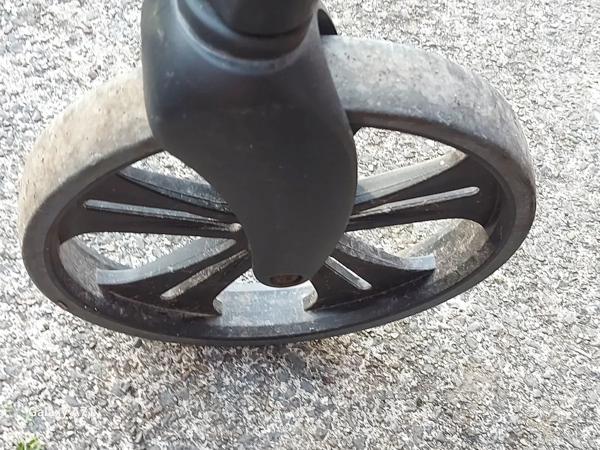 ROLLATOR ANS-18-122-90087, supports up to 150KG - Image 3