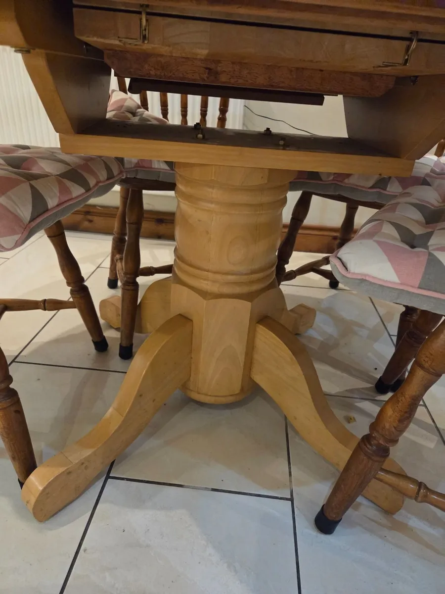 Couches and dining set - Image 1
