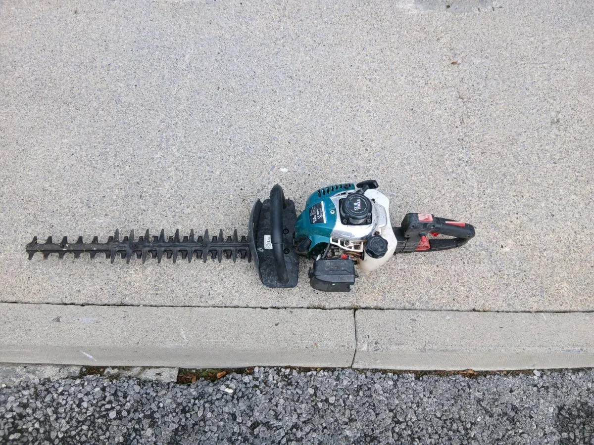 HEDGE CUTTERS - Image 1
