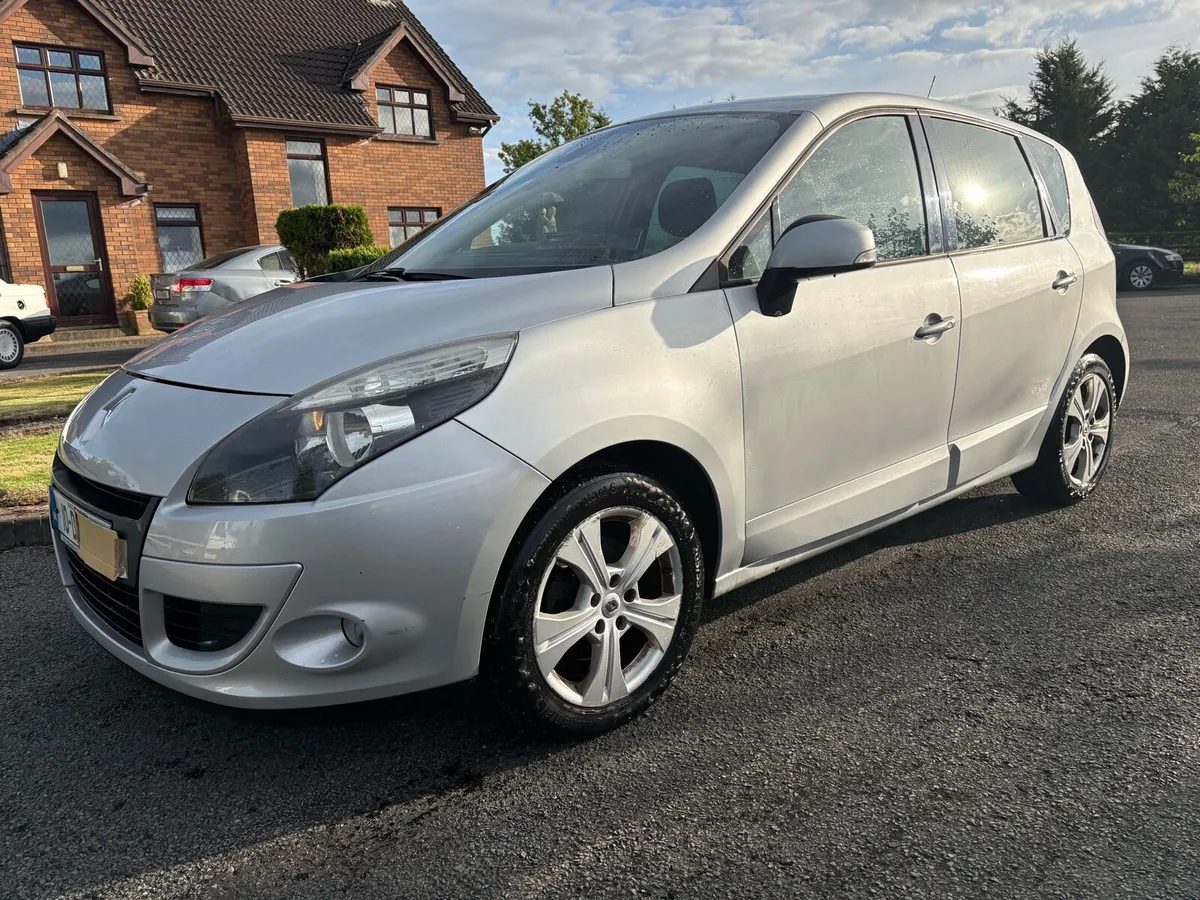2010 Renault Megane Scenic 1.5 Diesel Driving - Image 2