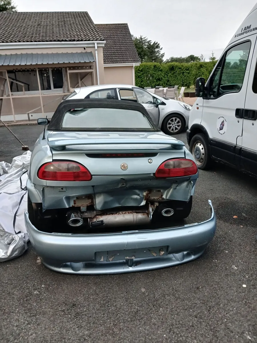 Car - Image 4