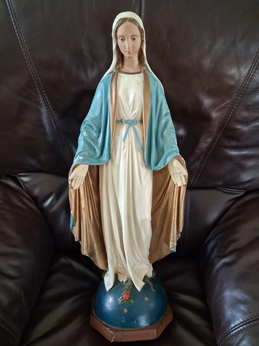 LARGE CHALKWARE STATUE OF THE BLESSED VIRGIN - Image 3