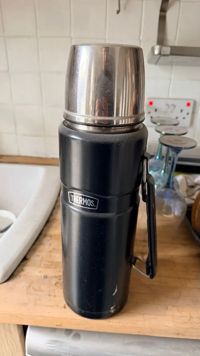 Thermos King sized insulated bottle