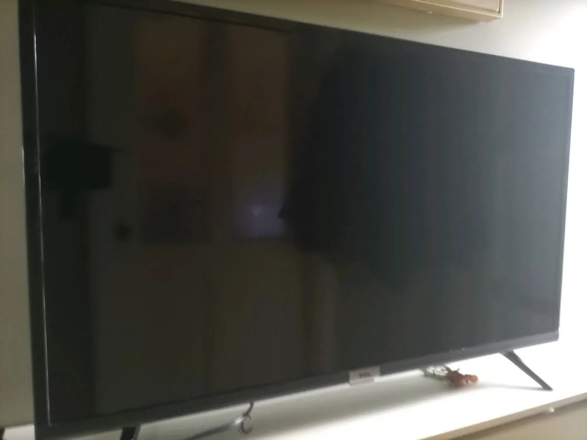 T.v. - Image 1