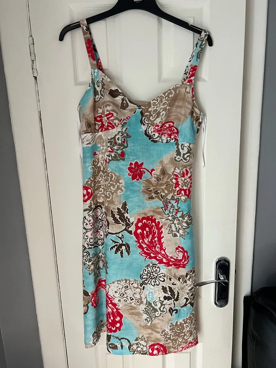Ladies stunning dress size 8 €15 - Image 1
