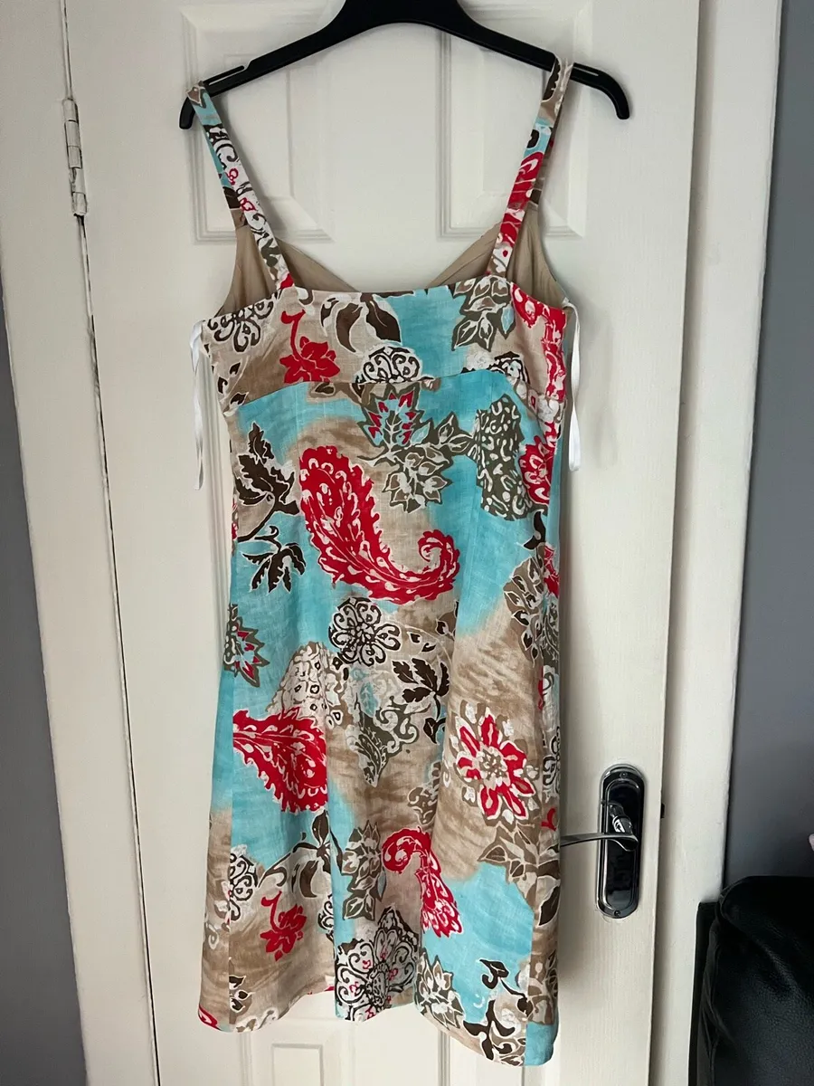 Ladies stunning dress size 8 €15 - Image 2