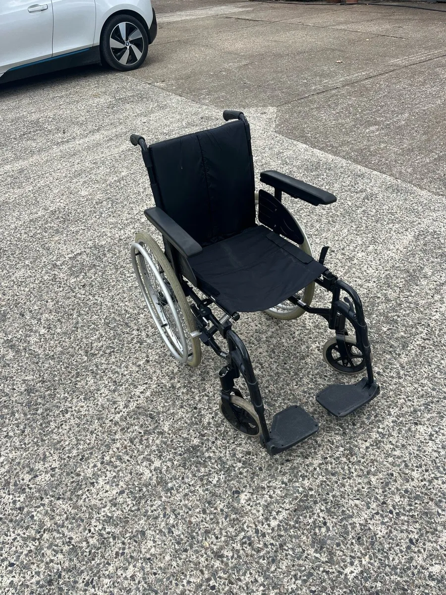 Manual folding wheelchair - Image 1