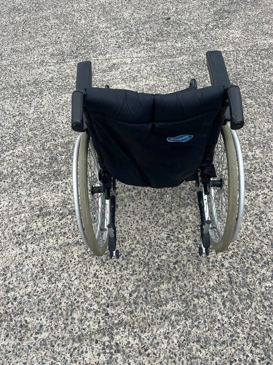 Manual folding wheelchair - Image 2