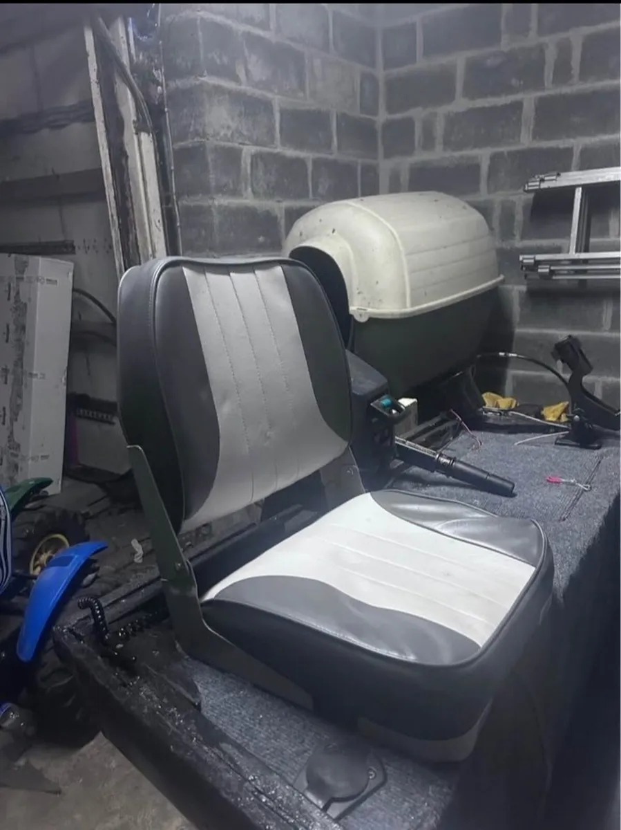 14 ft fiberglass boat - Image 1