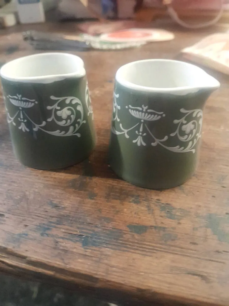 Two vintage minature  jury s hotels  cream jugs - Image 2