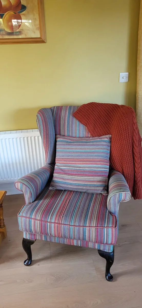 living room - Image 2