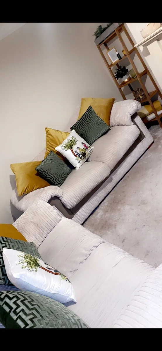 Couches - Image 4